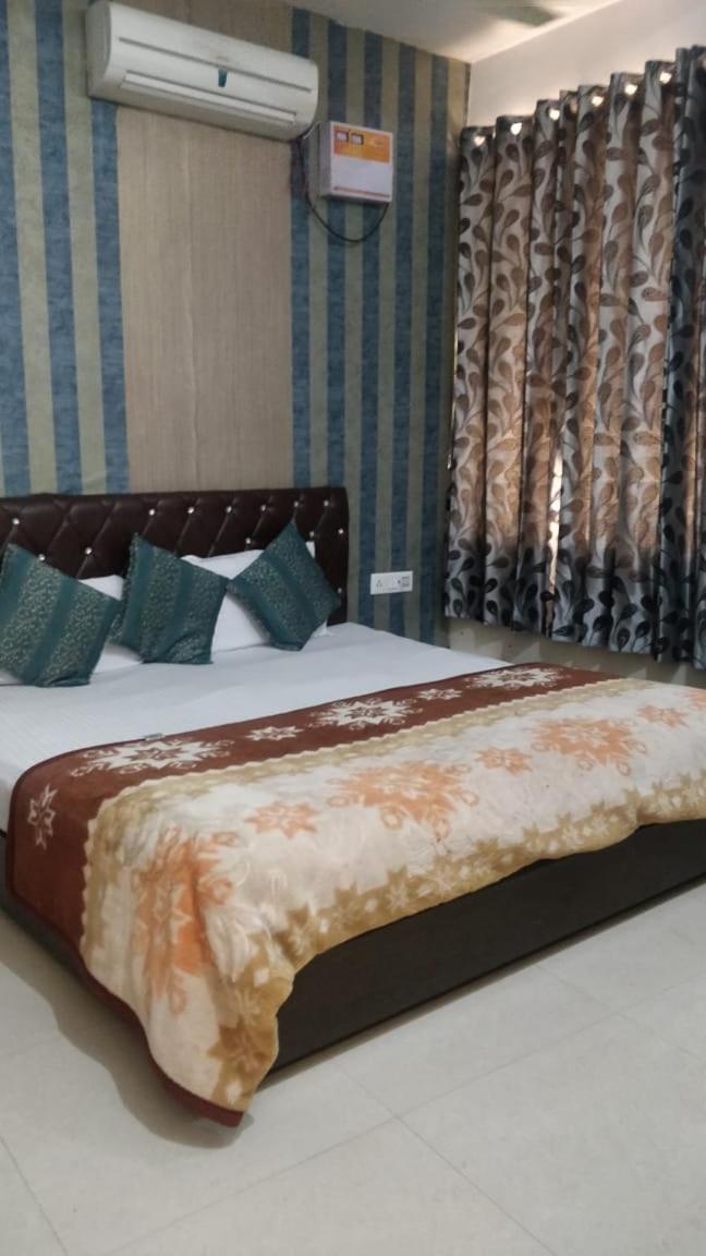 Hotel Alpha Inn By Sonachi Amritsar Exteriör bild