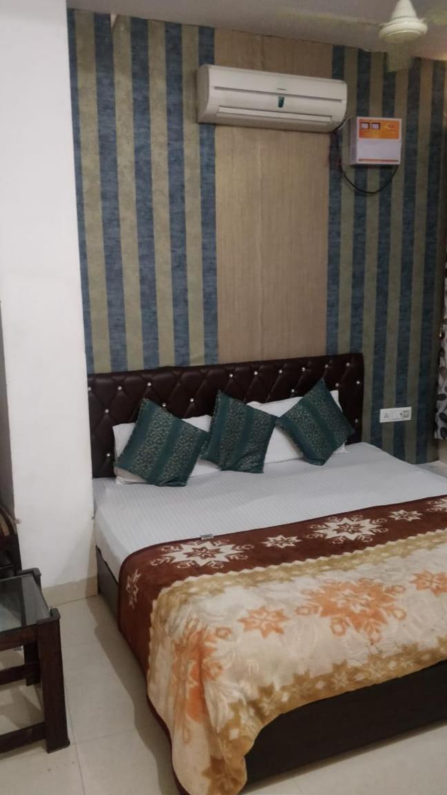 Hotel Alpha Inn By Sonachi Amritsar Exteriör bild